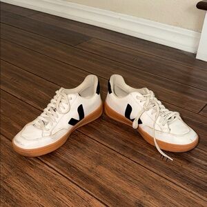Veja V-12 black and white sneakers size 9/40